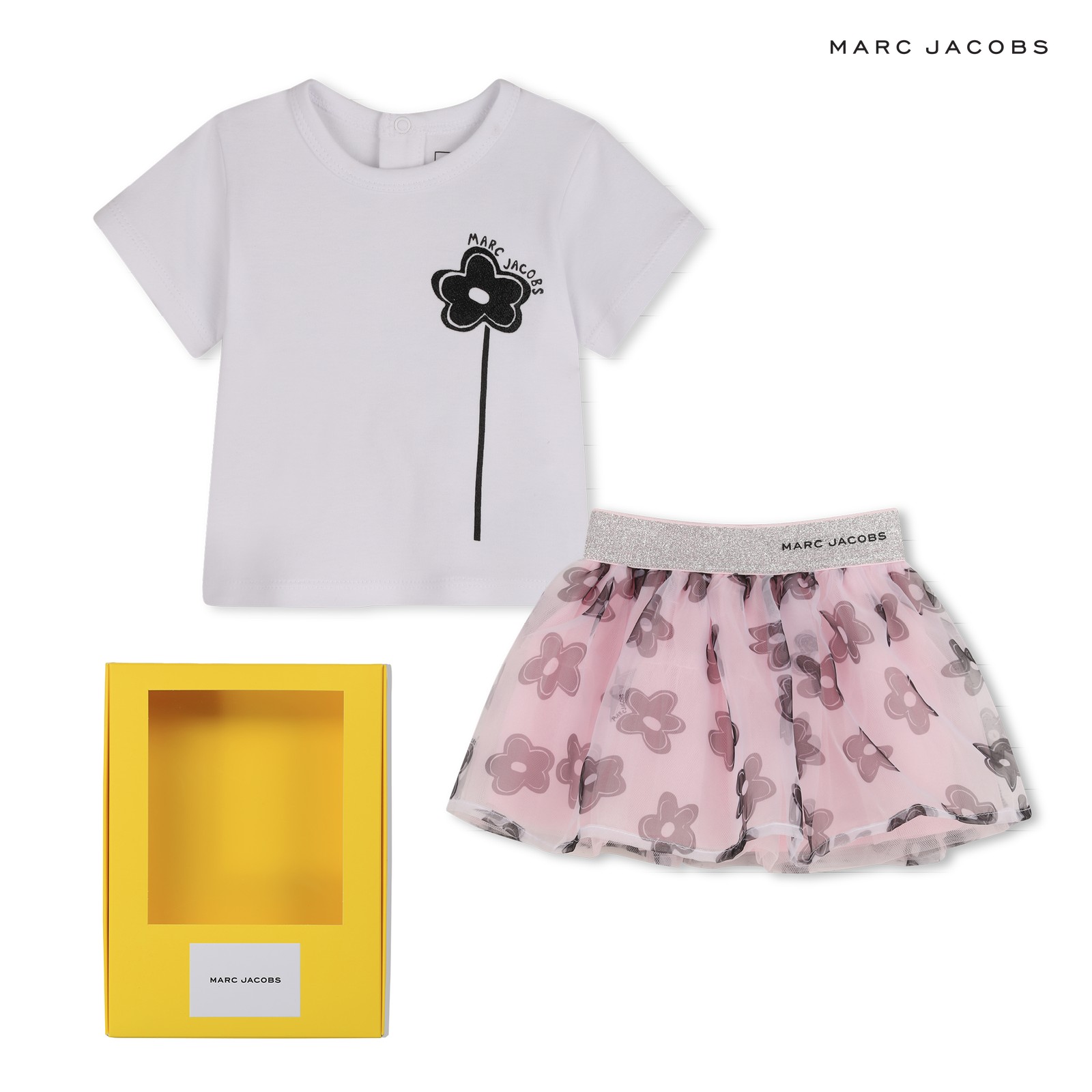 Conjunto de camiseta y falda blanco