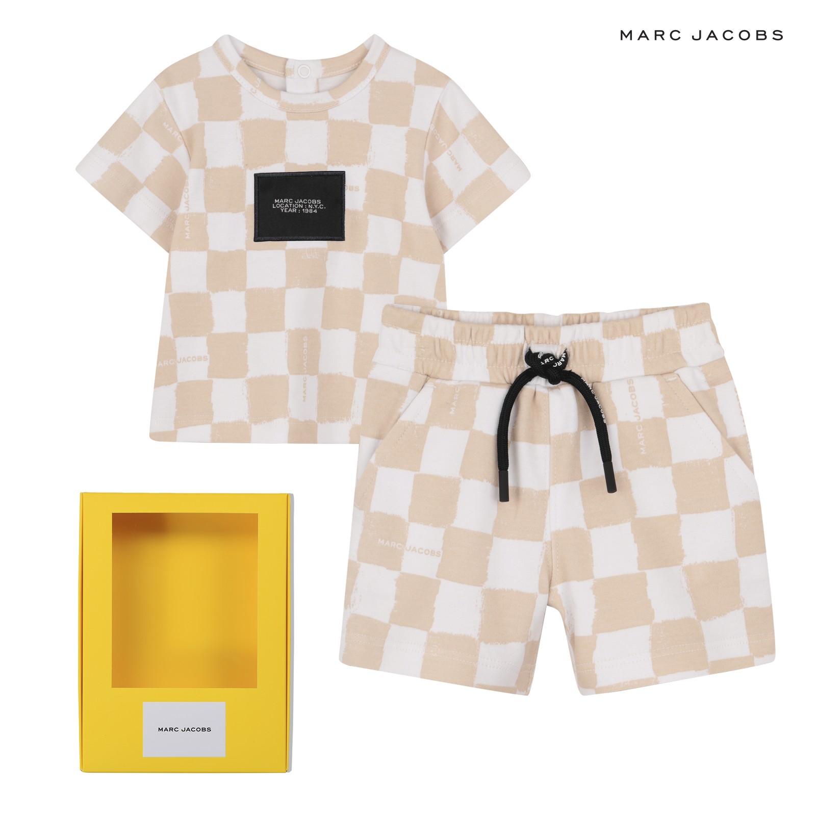 Conjunto de camiseta y pantalón corto crema