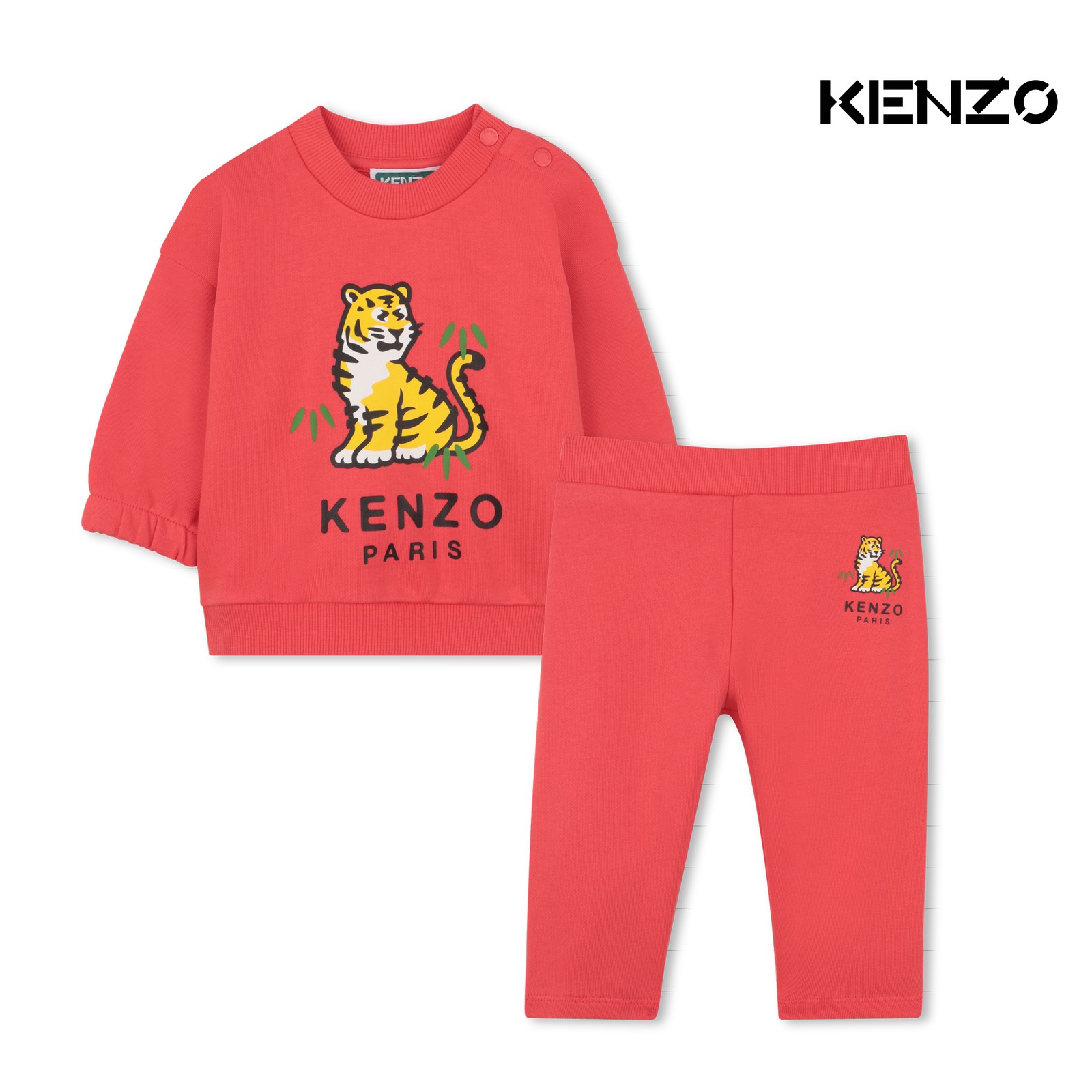 Conjunto de sudadera y pantalón rojo