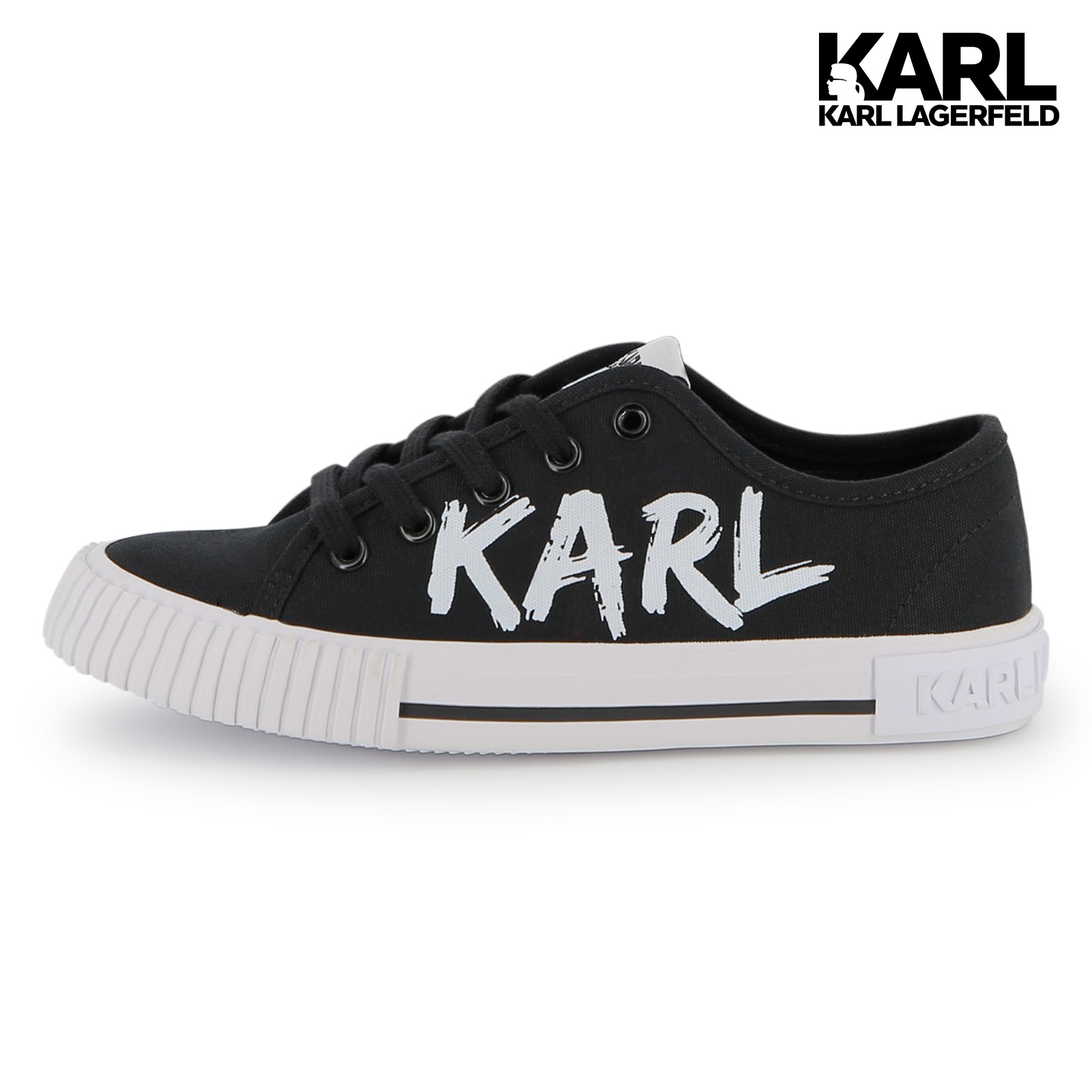 Zapatillas con cordones negro