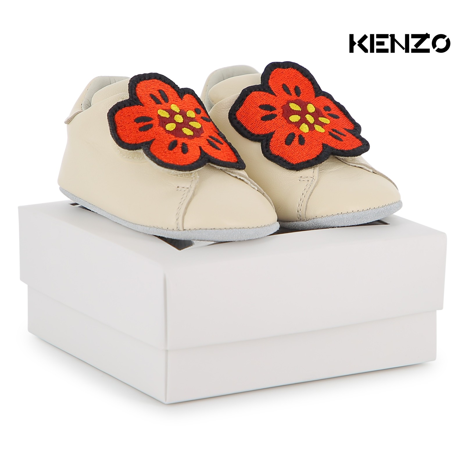 Zapatillas de piel de oveja blanco roto