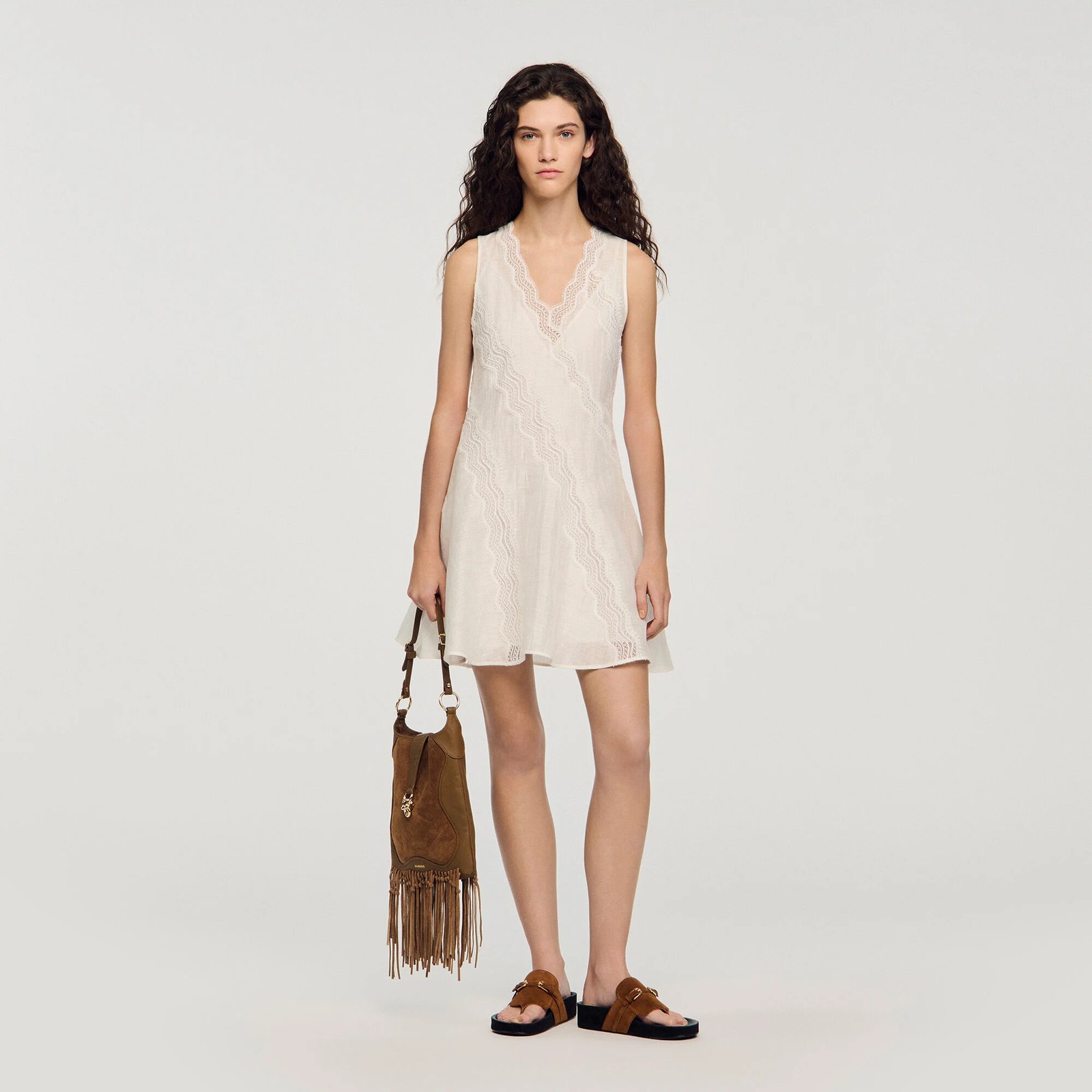 VESTIDO CORTO DE LINO CON GALÓN