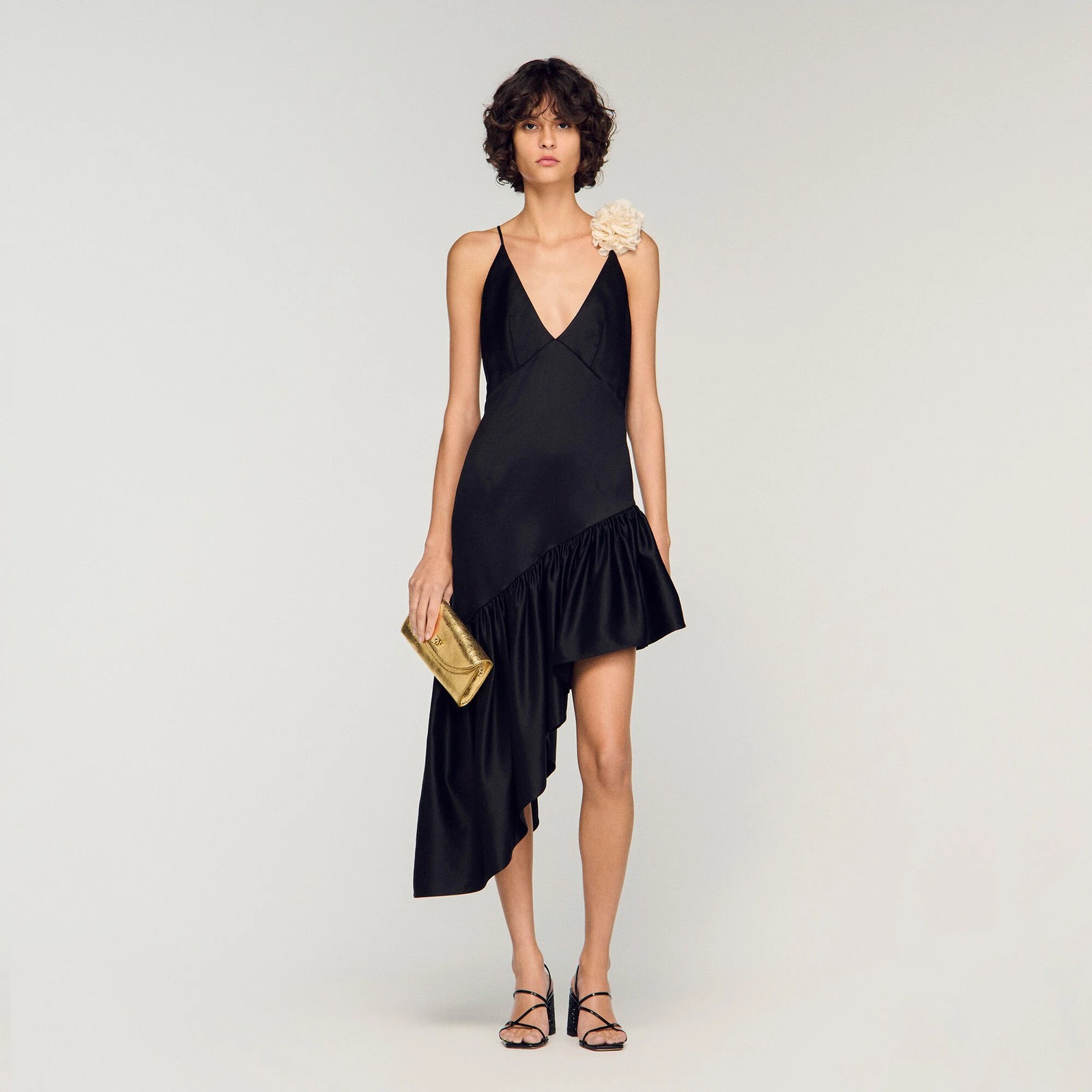 VESTIDO CORTO CON VOLANTE
